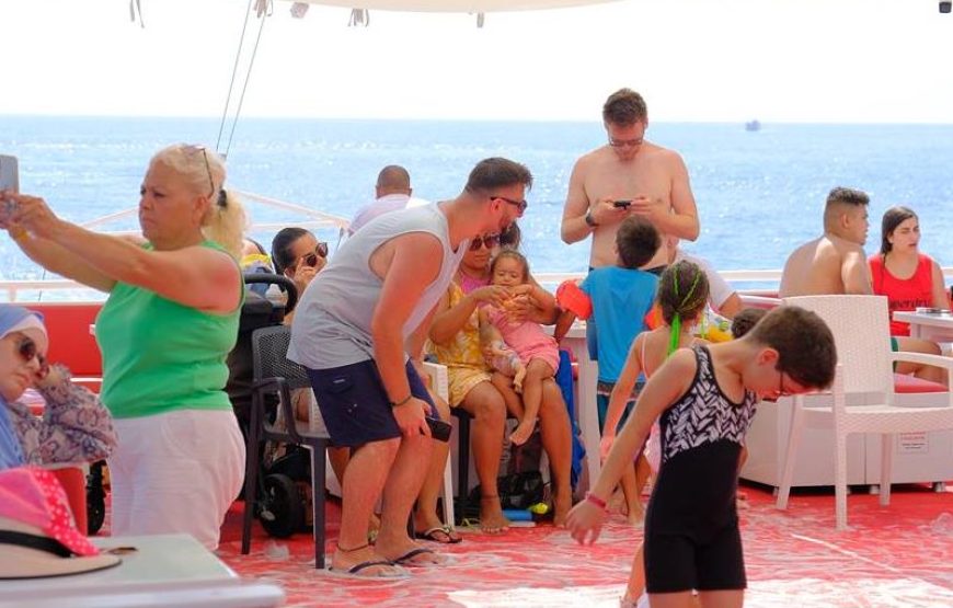 Alanya Boat Trip with Unlimited Drinks & Lunch