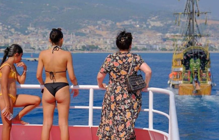 Alanya Boat Trip with Unlimited Drinks & Lunch