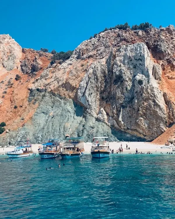 Crystal-clear turquoise water around Suluada Island