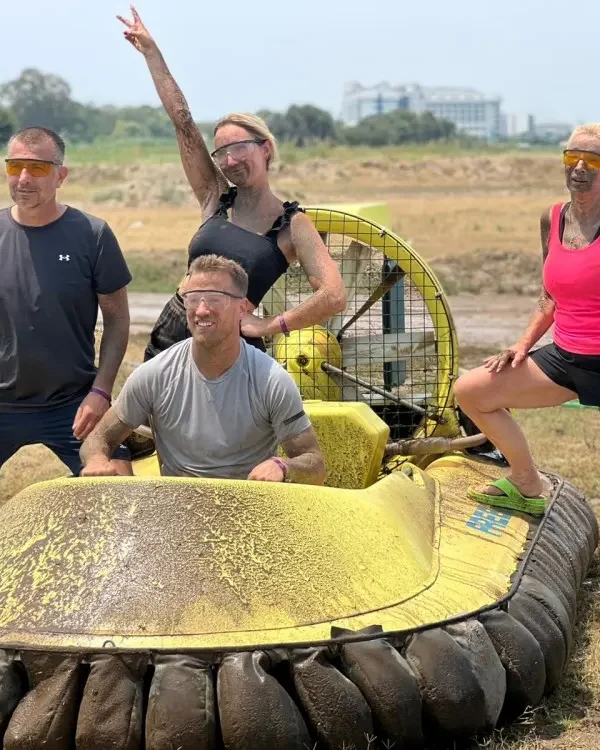 Side hovercraft safari on land