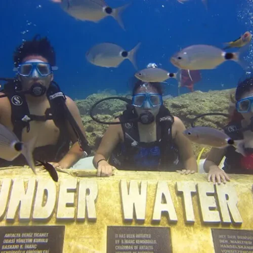 Side scuba diving underwater museum