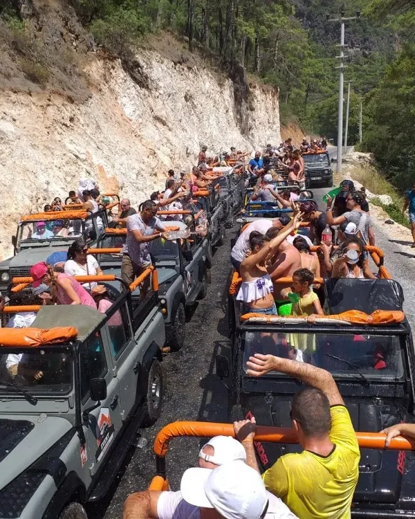 Aliwaytour-from-alanya-taurus-mountains-jeep-safari-with-lunch-at-dimcay-river