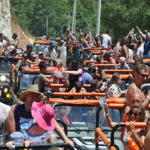 Aliwaytour-from-alanya-taurus-mountains-jeep-safari-with-lunch-at-dimcay-river