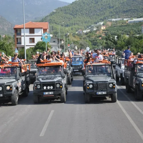 Aliwaytour-from-alanya-taurus-mountains-jeep-safari-with-lunch-at-dimcay-river
